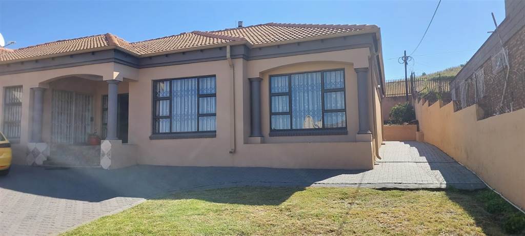 4 Bed House in Laudium photo number 22