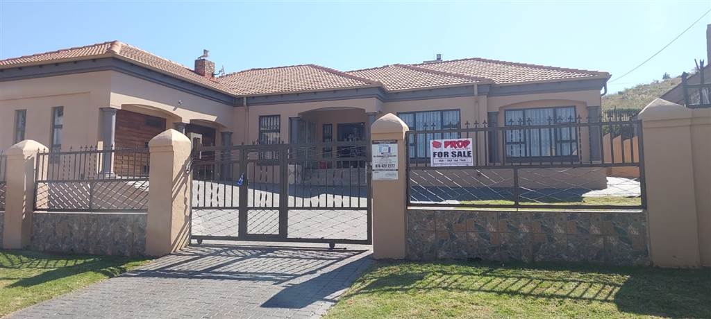 4 Bed House in Laudium photo number 24