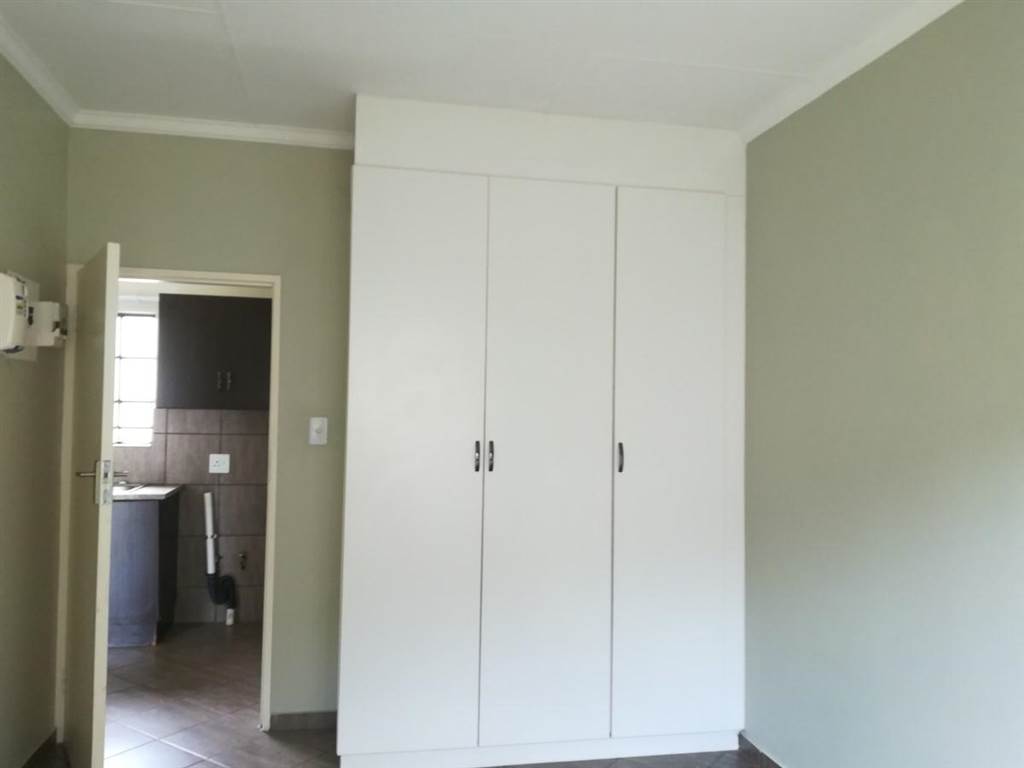 1 Bed Apartment in Highveld Park photo number 5