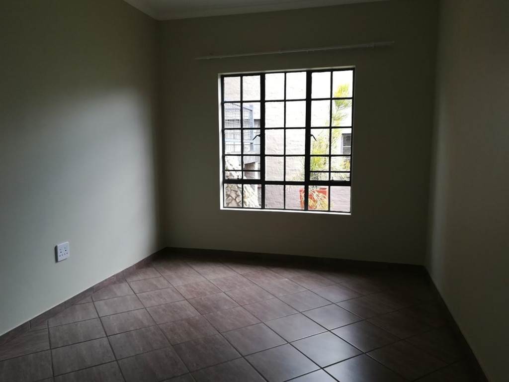 1 Bed Apartment in Highveld Park photo number 6