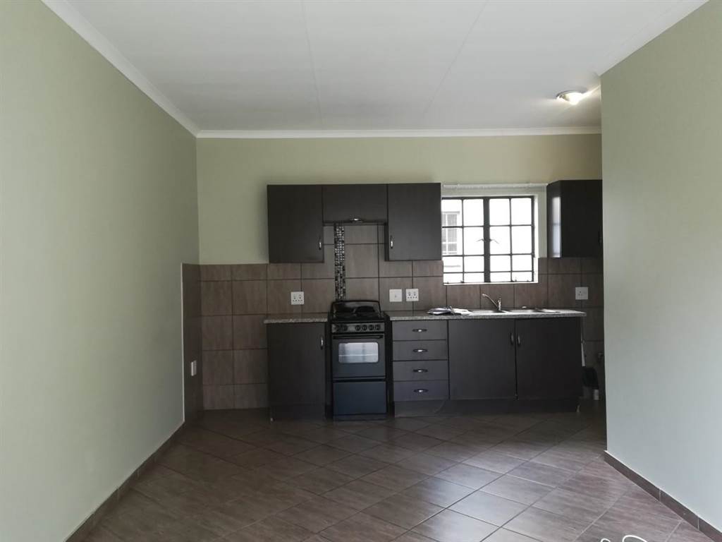 1 Bed Apartment in Highveld Park photo number 3