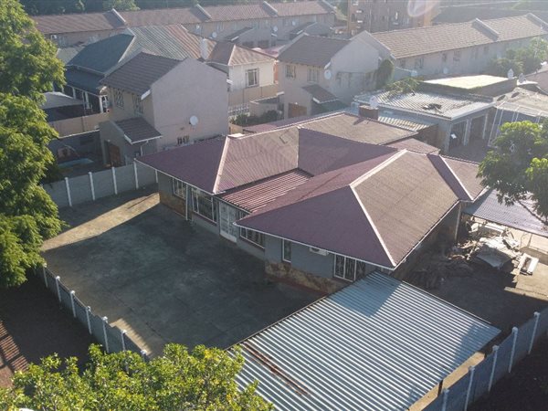 953  m² Commercial space in Rustenburg Central