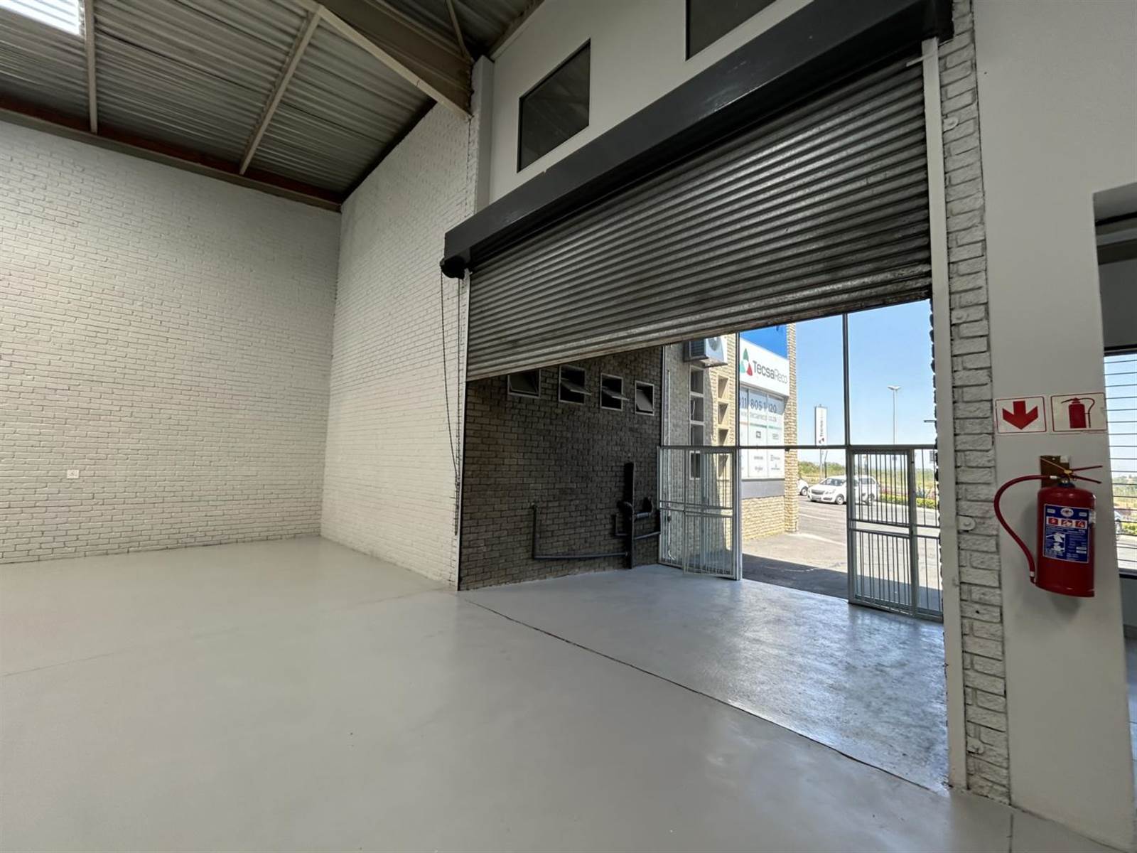 550  m² Industrial space in Waterfall Estate photo number 3