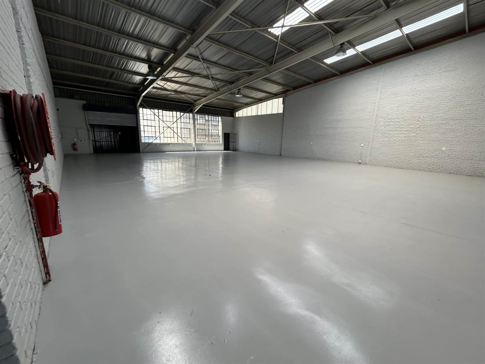 550  m² Industrial space in Waterfall Estate photo number 2