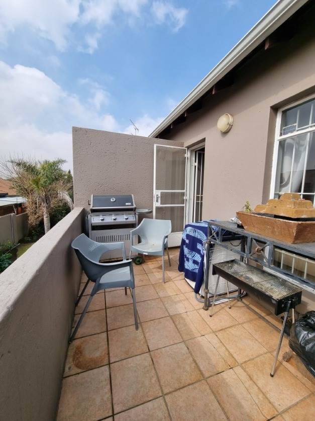 2 Bed Apartment in Brackendowns photo number 14