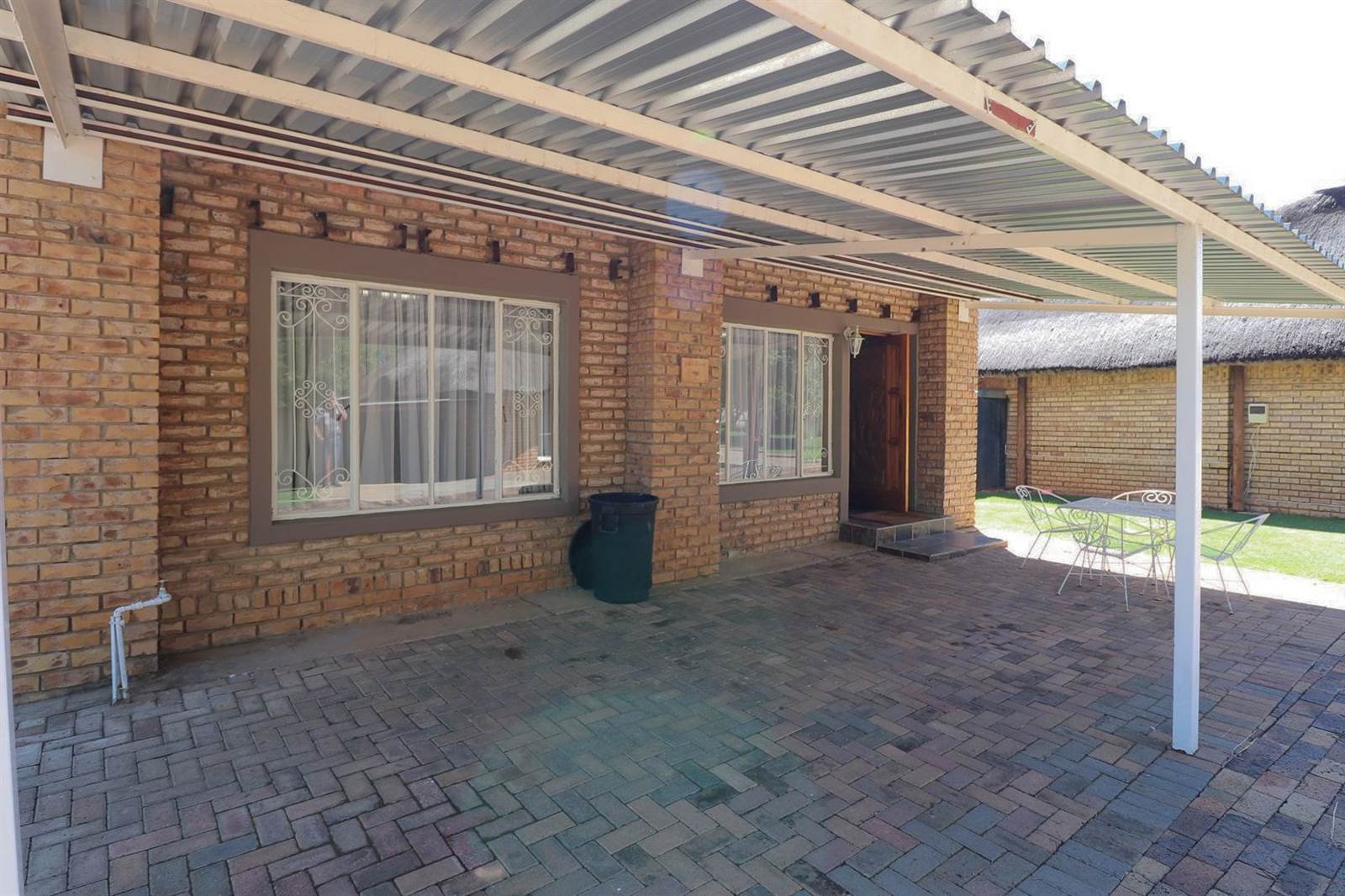 2 Bed House in Wilkoppies photo number 3
