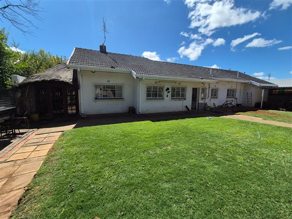 4 Bedroom House 4 Bedroom House
