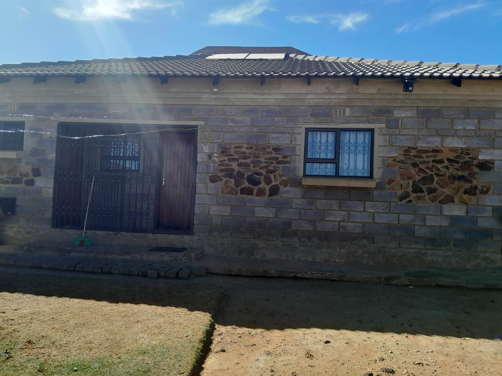 1 Bed House in Mohlakeng photo number 2