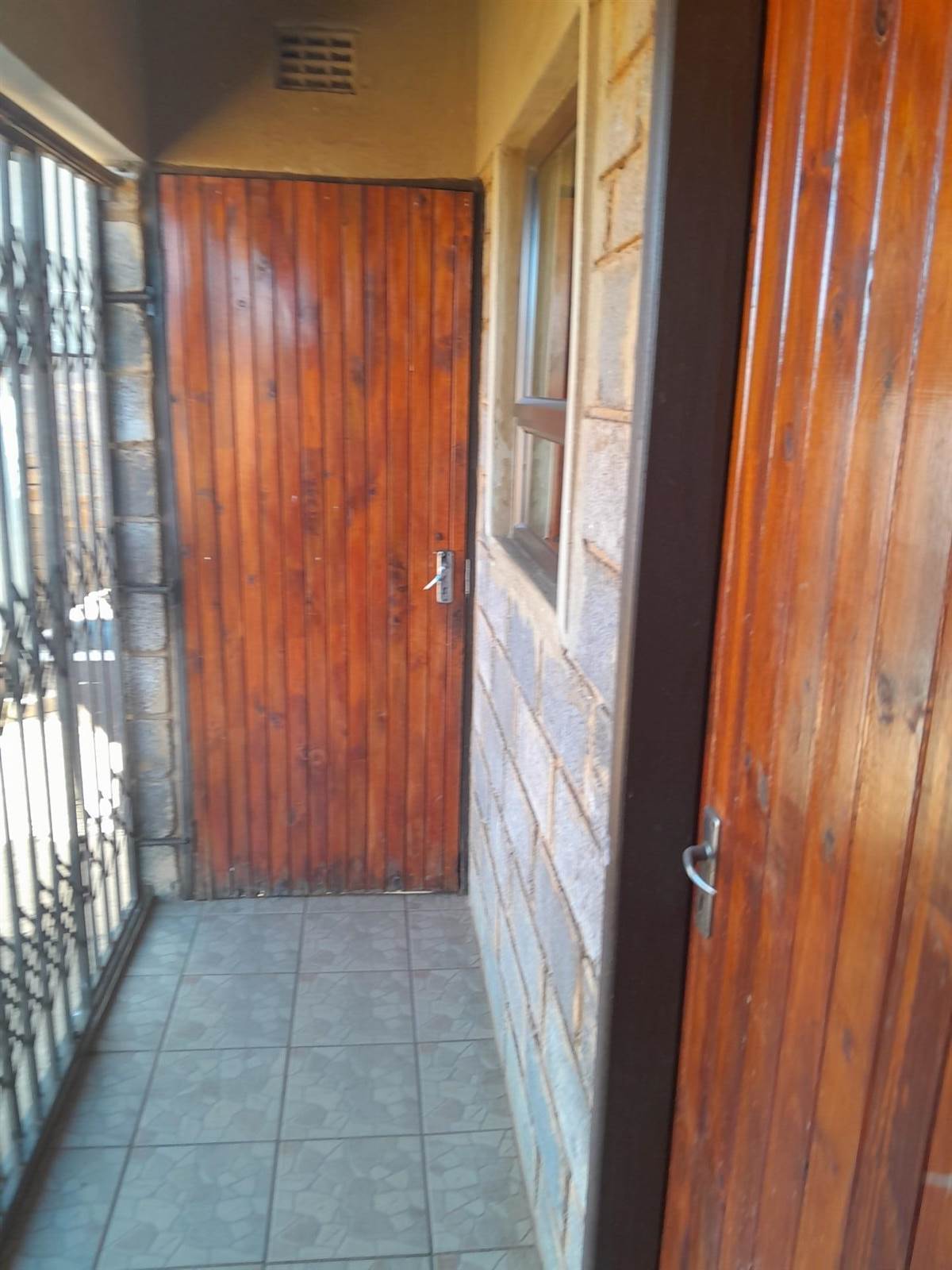 1 Bed House in Mohlakeng photo number 6