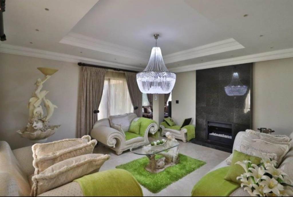 5 Bed House in Johannesburg Central and CBD photo number 9