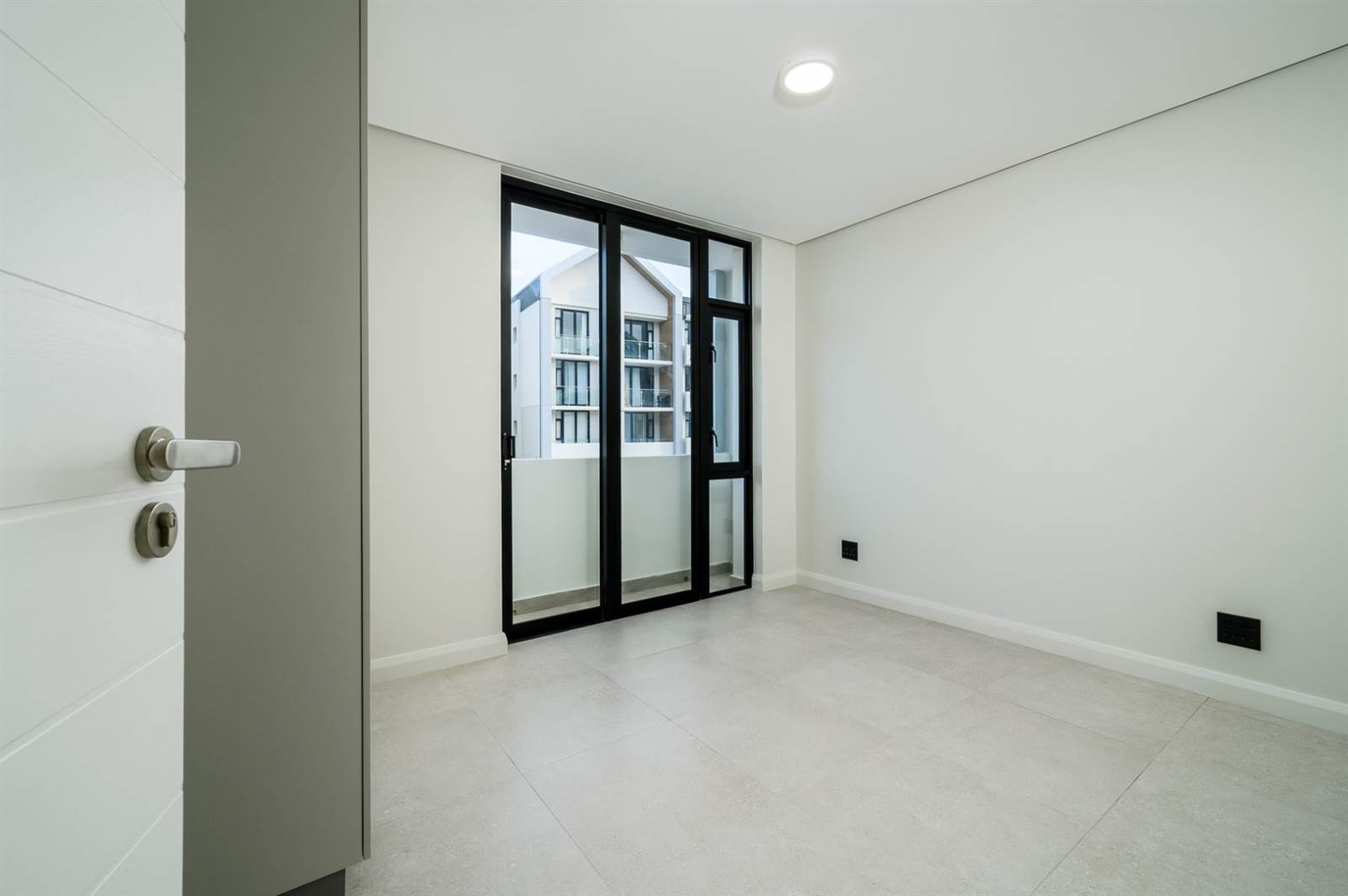 2 Bed Apartment in Summerstrand photo number 15
