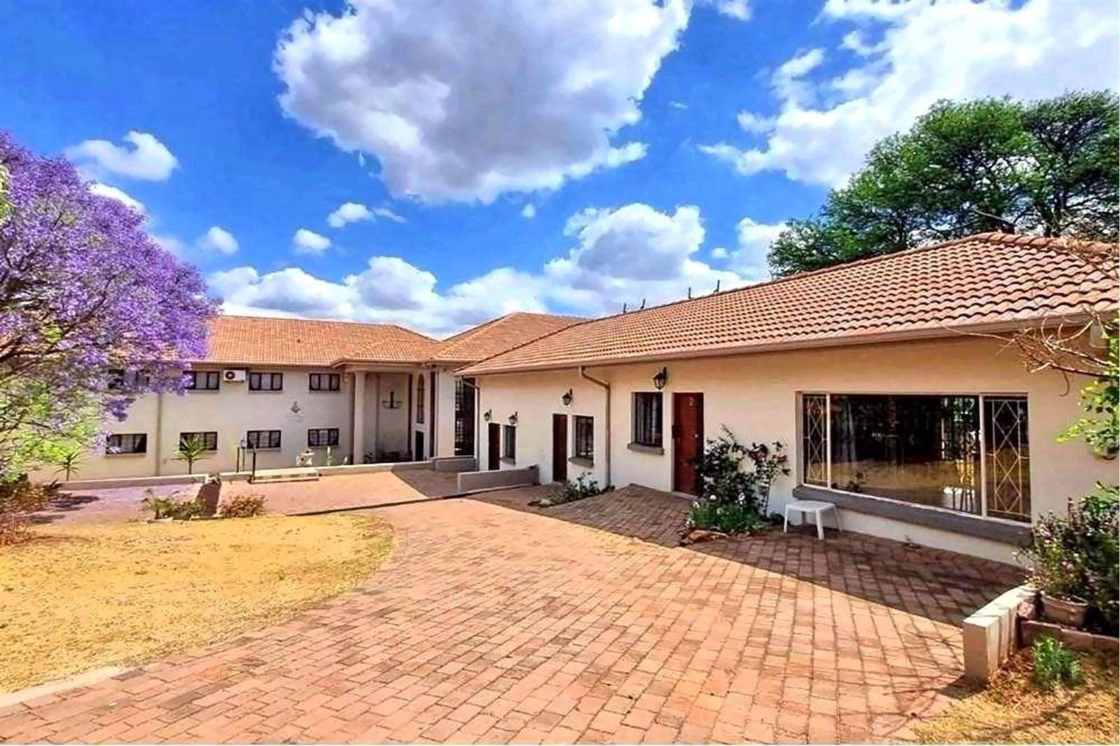 21 Bed House in Protea Ridge photo number 4