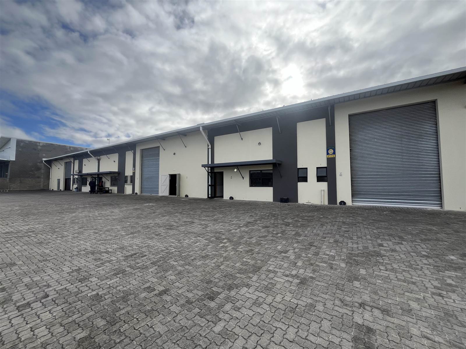 1350  m² Industrial space in Blue Downs photo number 3
