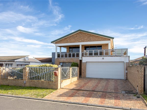 4 Bedroom House 4 Bedroom House