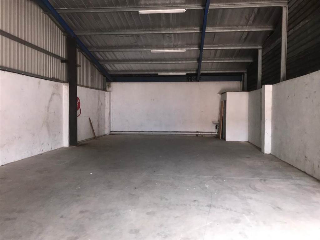 150  m² Commercial space in Queensmead Industrial photo number 3