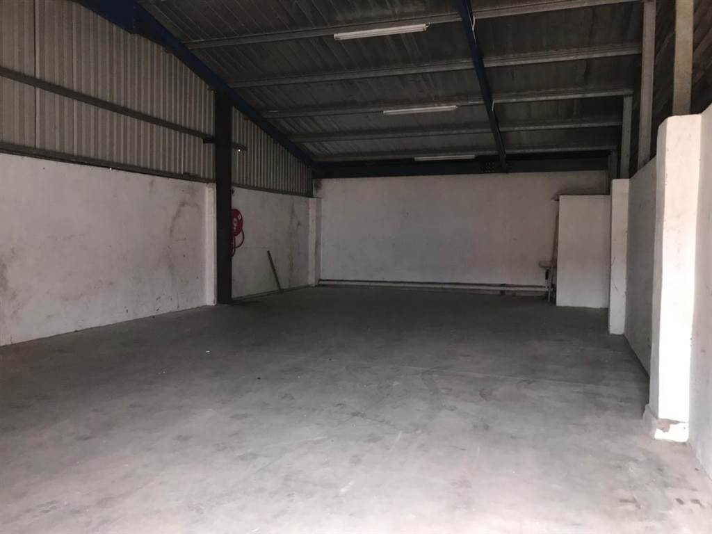 150  m² Commercial space in Queensmead Industrial photo number 1