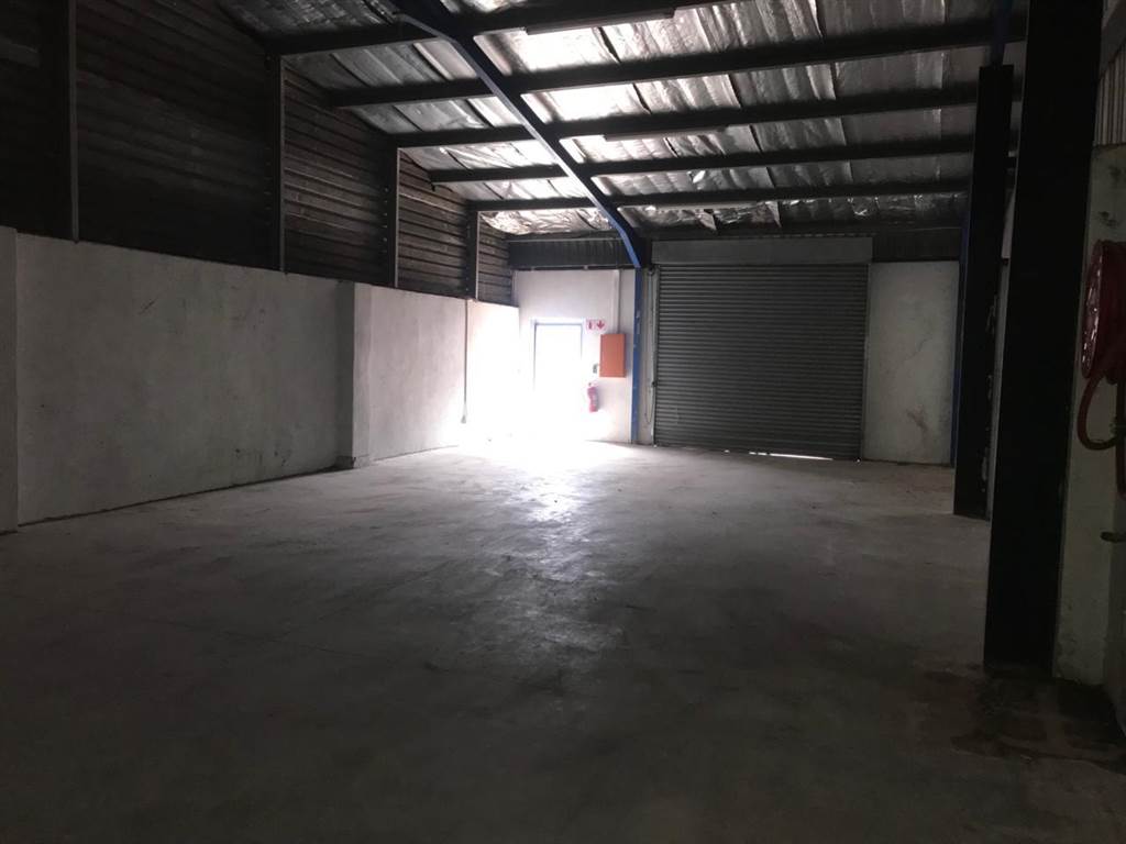 150  m² Commercial space in Queensmead Industrial photo number 4