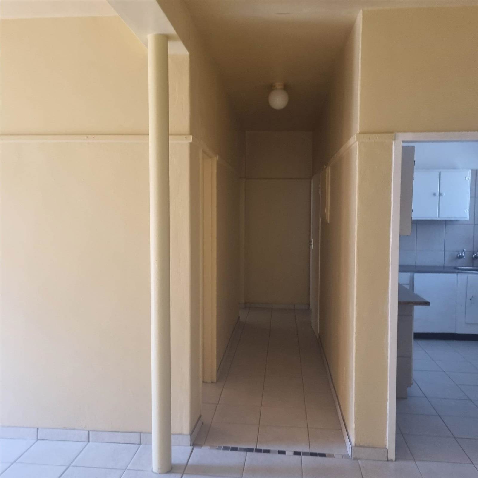 2 Bed Apartment in Stilfontein photo number 9