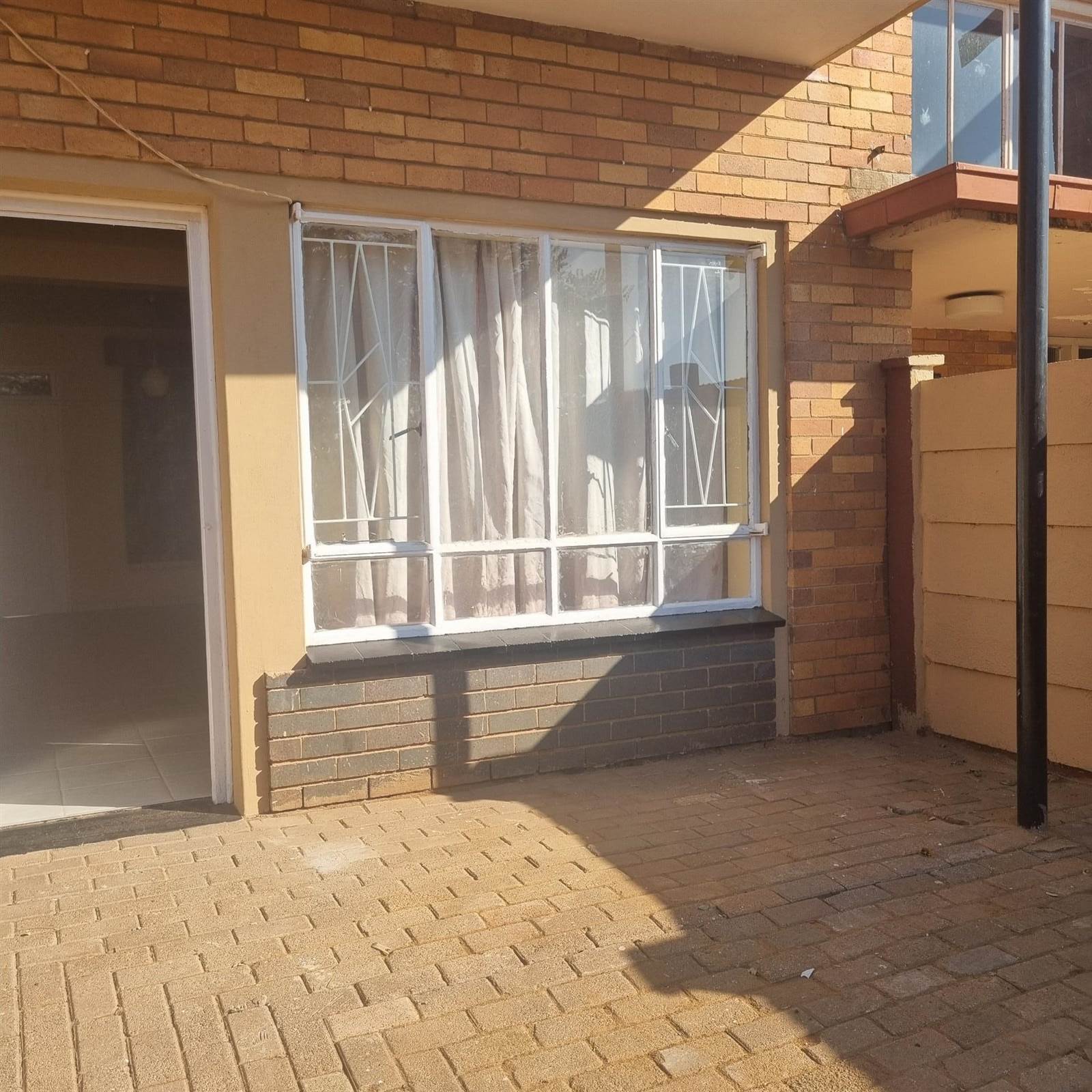 2 Bed Apartment in Stilfontein photo number 11