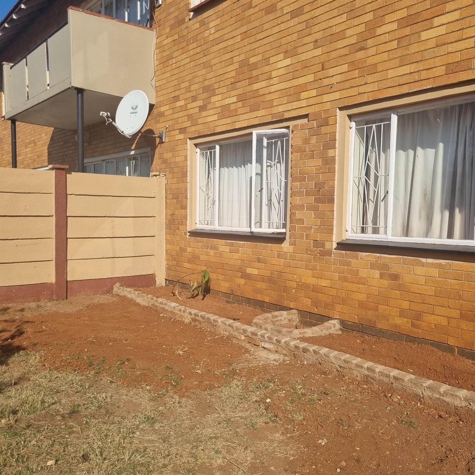 2 Bed Apartment in Stilfontein photo number 12