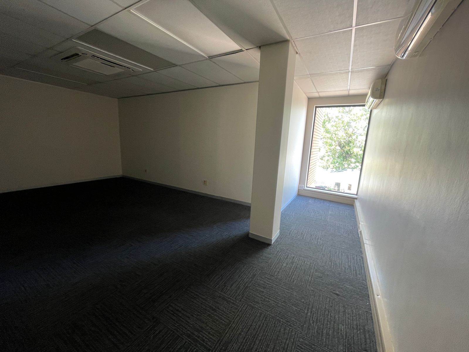 211  m² Commercial space in Bartlett photo number 21