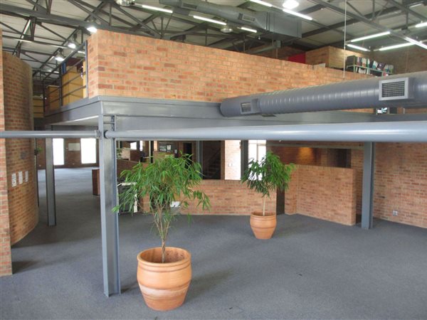 919  m² Commercial space in Fourways