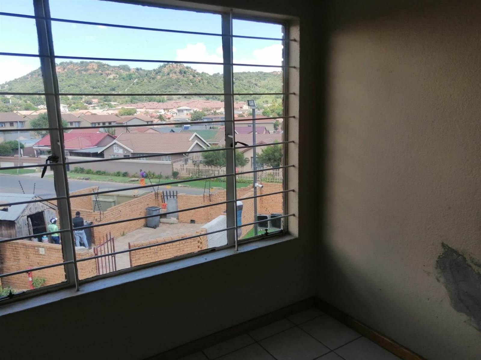 2 Bed Townhouse in Meredale photo number 15