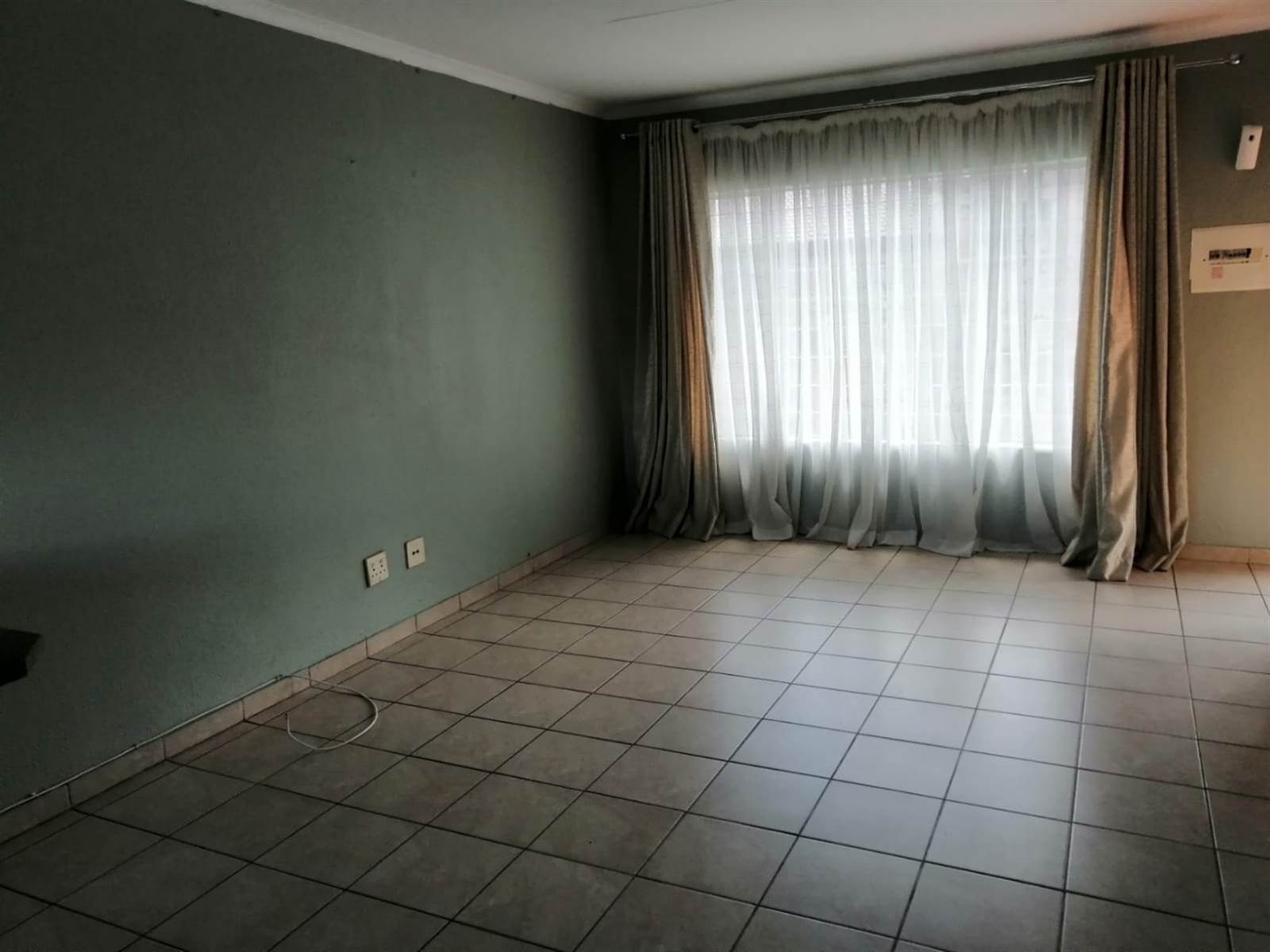 2 Bed Townhouse in Meredale photo number 6