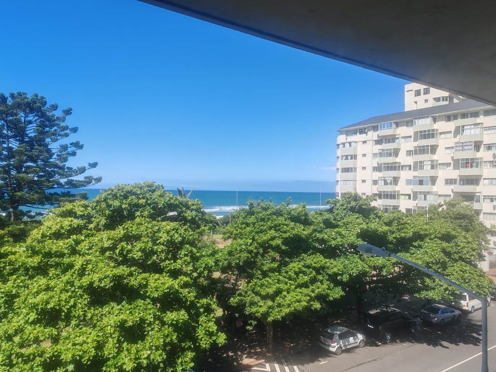 1 Bed Apartment in Amanzimtoti photo number 4