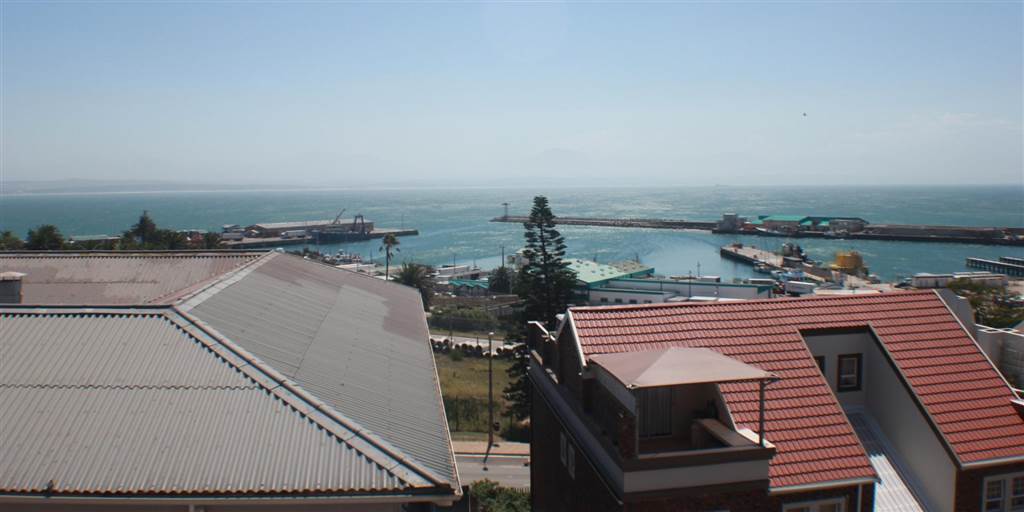2 Bed Apartment in Mossel Bay Central photo number 25