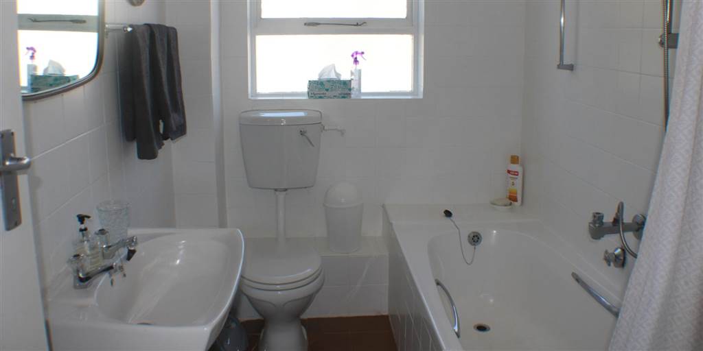 2 Bed Apartment in Mossel Bay Central photo number 19