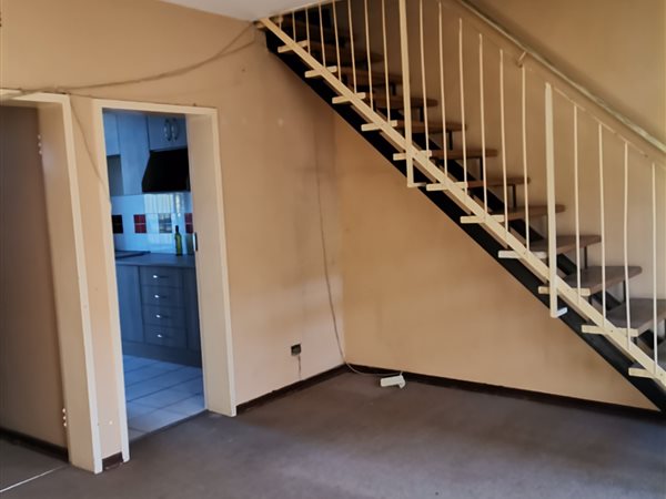 3 Bed Apartment in Roodepoort West