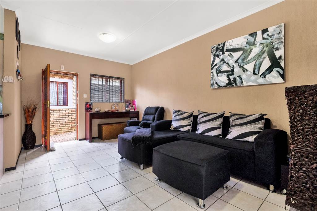 2 Bed Townhouse in Randpark Ridge photo number 6