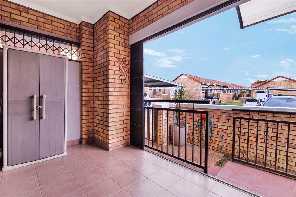 2 Bed Townhouse in Randpark Ridge photo number 13