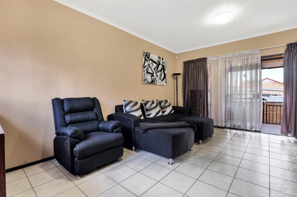 2 Bed Townhouse in Randpark Ridge photo number 5