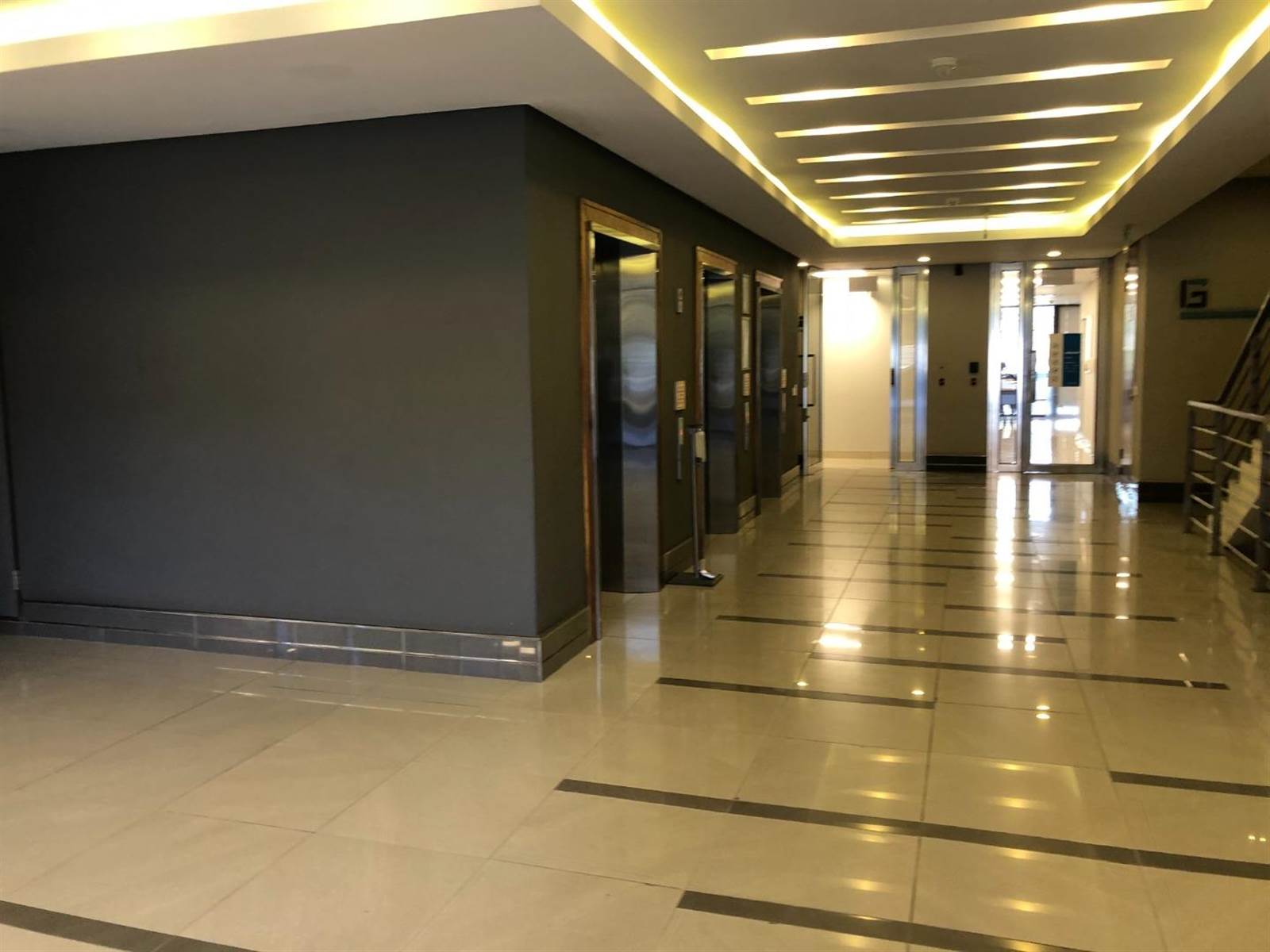 590  m² Commercial space in Parktown photo number 3