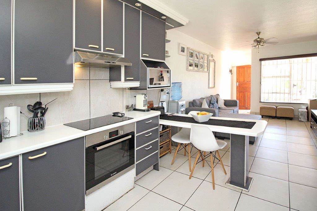 2 Bed Apartment in Marais Steyn Park photo number 13