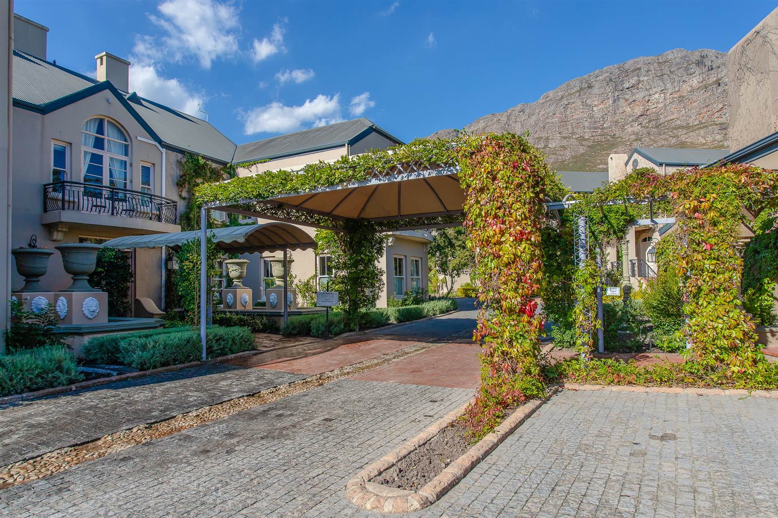 2 Bed Penthouse in Franschhoek photo number 13
