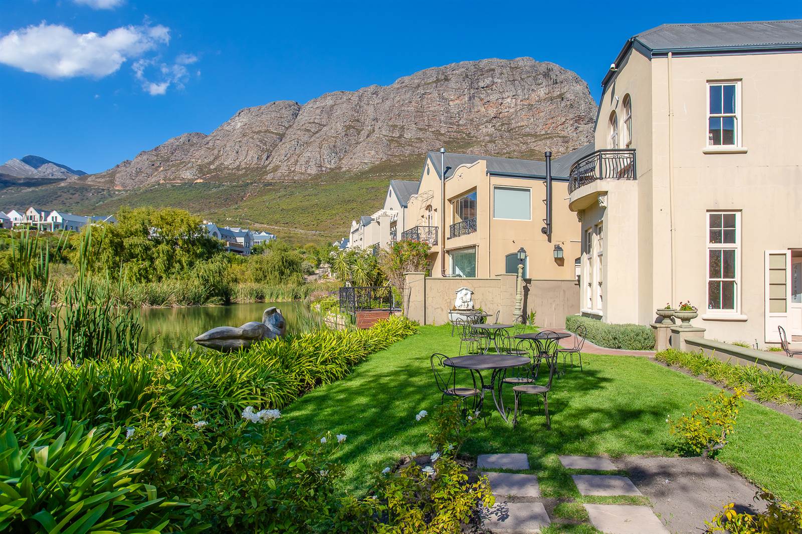 2 Bed Penthouse in Franschhoek photo number 15