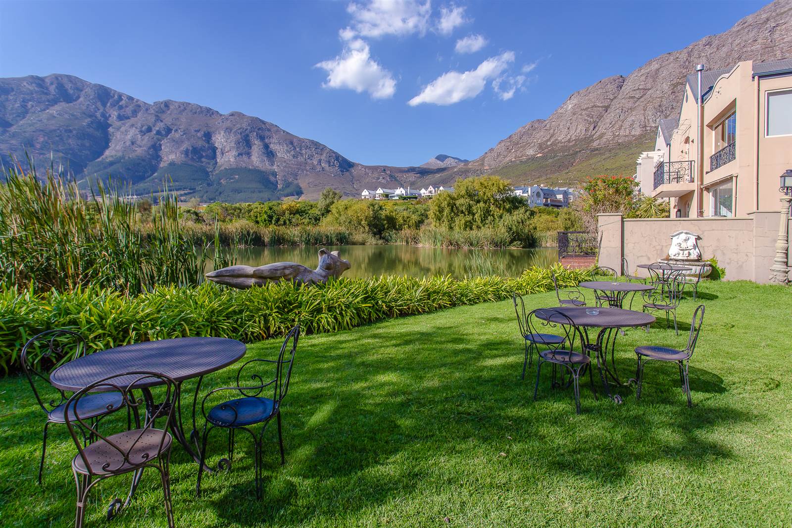 2 Bed Penthouse in Franschhoek photo number 14