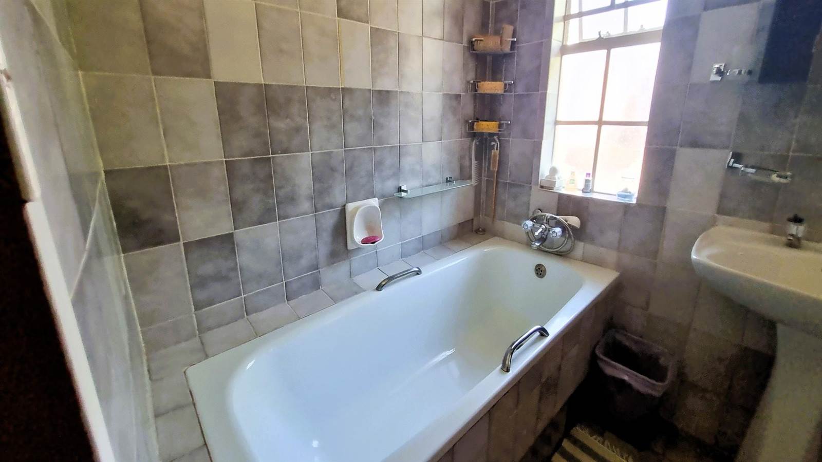 3 Bed House in Mafikeng photo number 7