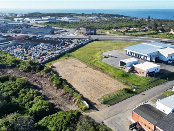 30 m² Land