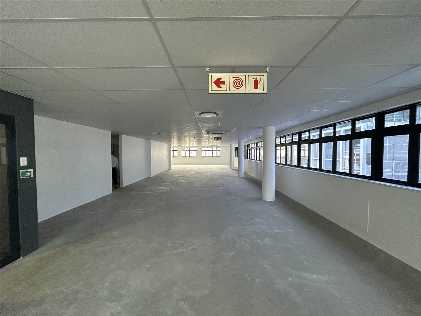 335  m² Commercial space in Cape Town City Centre photo number 5