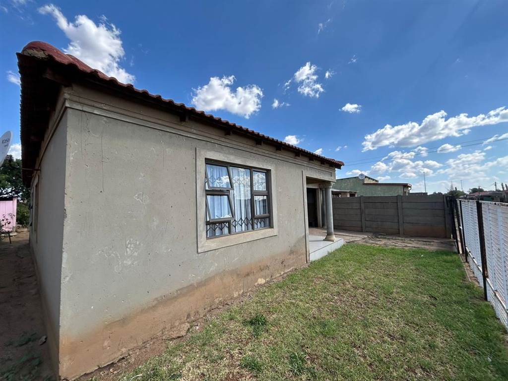 2 Bed House in Sebokeng Zone 7 photo number 8