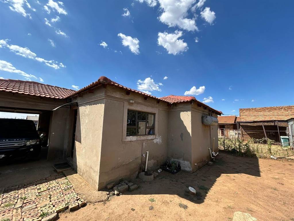 2 Bed House in Sebokeng Zone 7 photo number 11