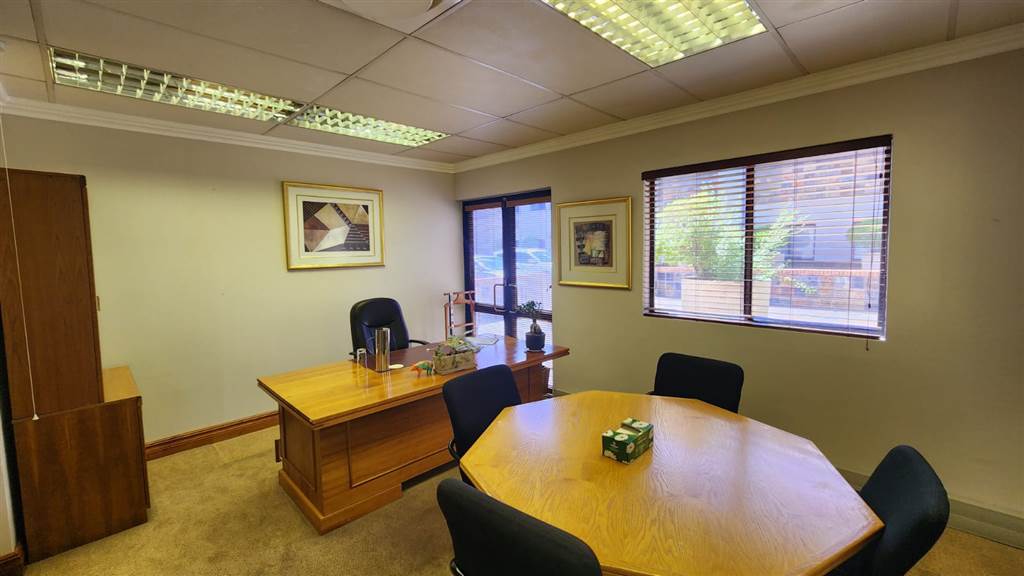 330  m² Commercial space in Centurion CBD photo number 6