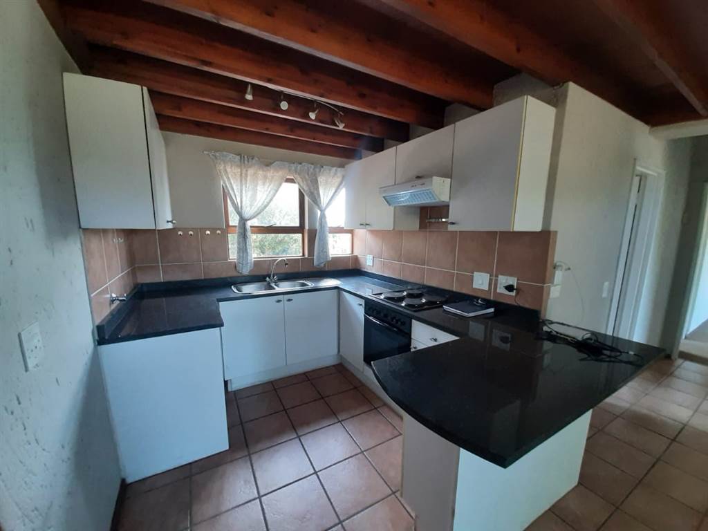 2 Bed Apartment in Douglasdale photo number 5