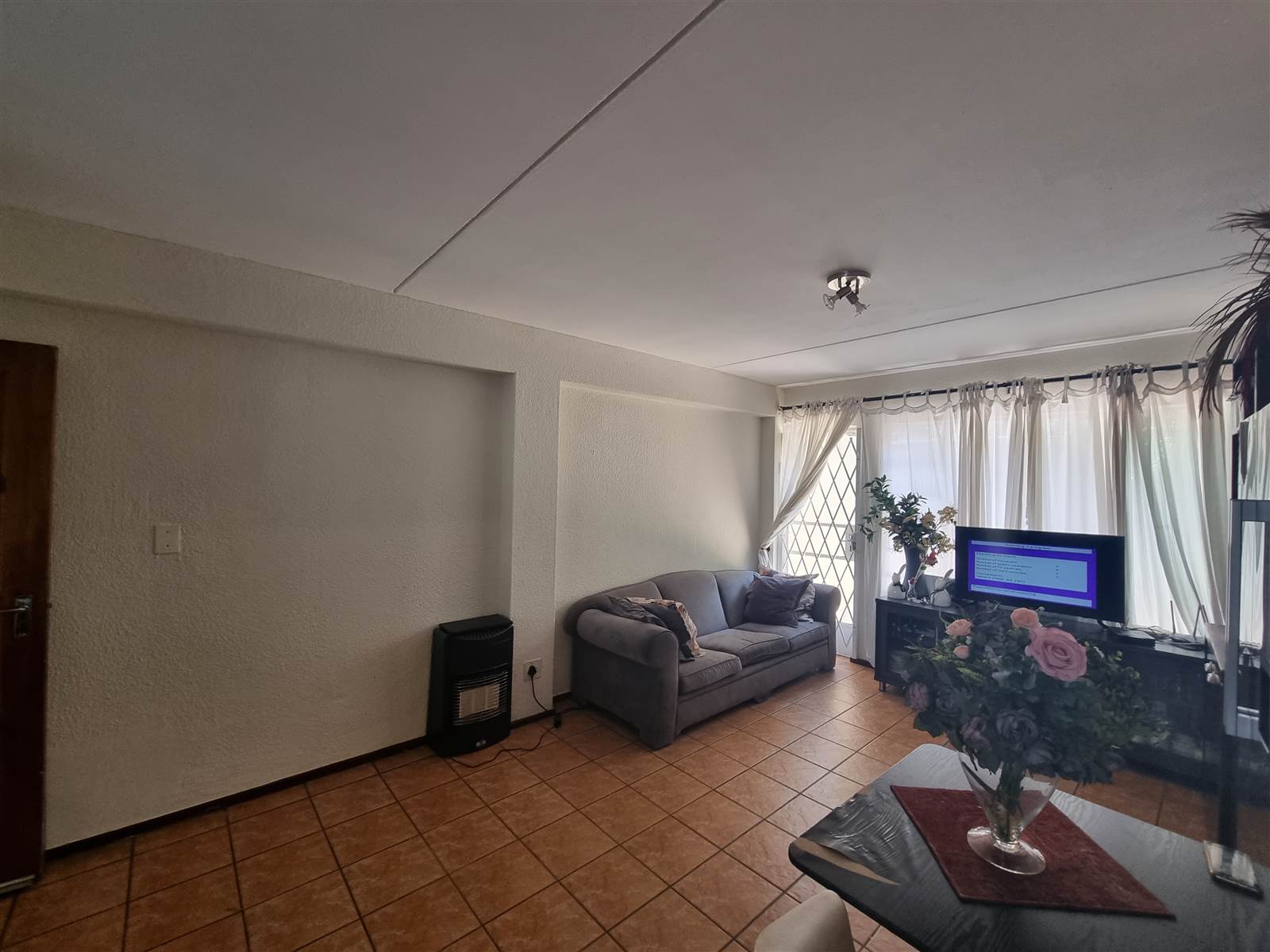 3 Bed Apartment in Lonehill photo number 5