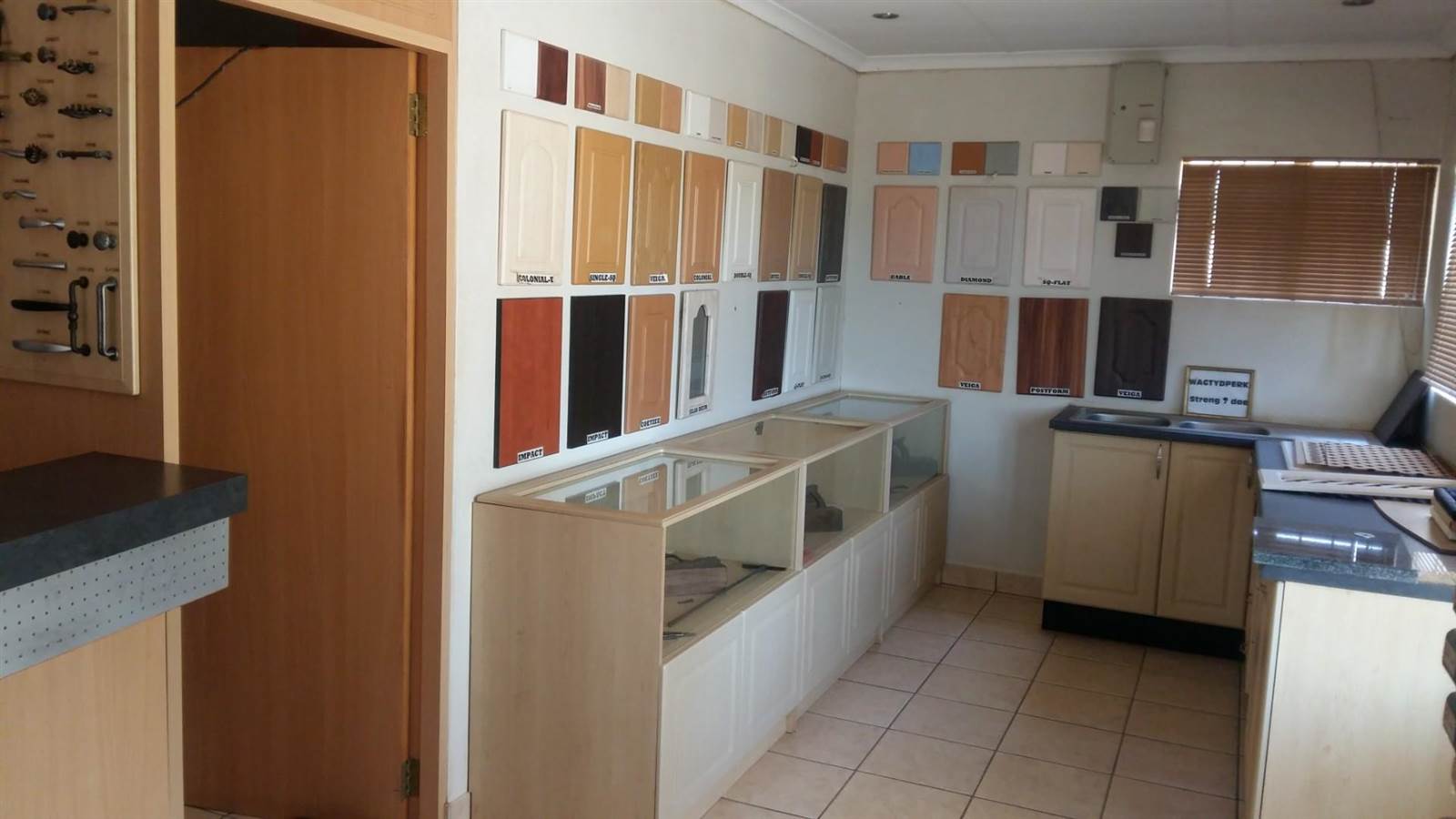 1.2  m² Commercial space in Zandfontein AH photo number 7