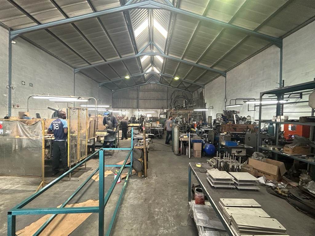 395  m² Industrial space in Everite Industria photo number 5